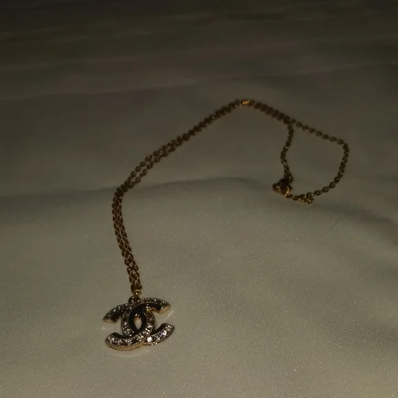 CHANEL Gold Interlocking CC Zipper Pull With Black Accent With Unbranded Chain. - Picture 4 of 4